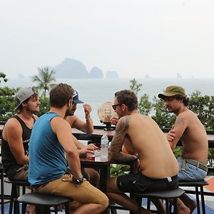 Balcony Party Hostel - 18-40 (Adults Only)